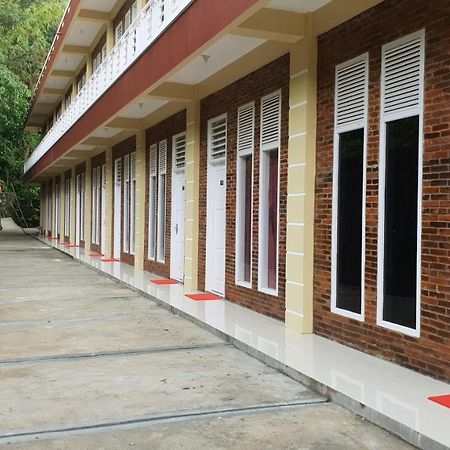 Tulip Inn Tomohon Kültér fotó