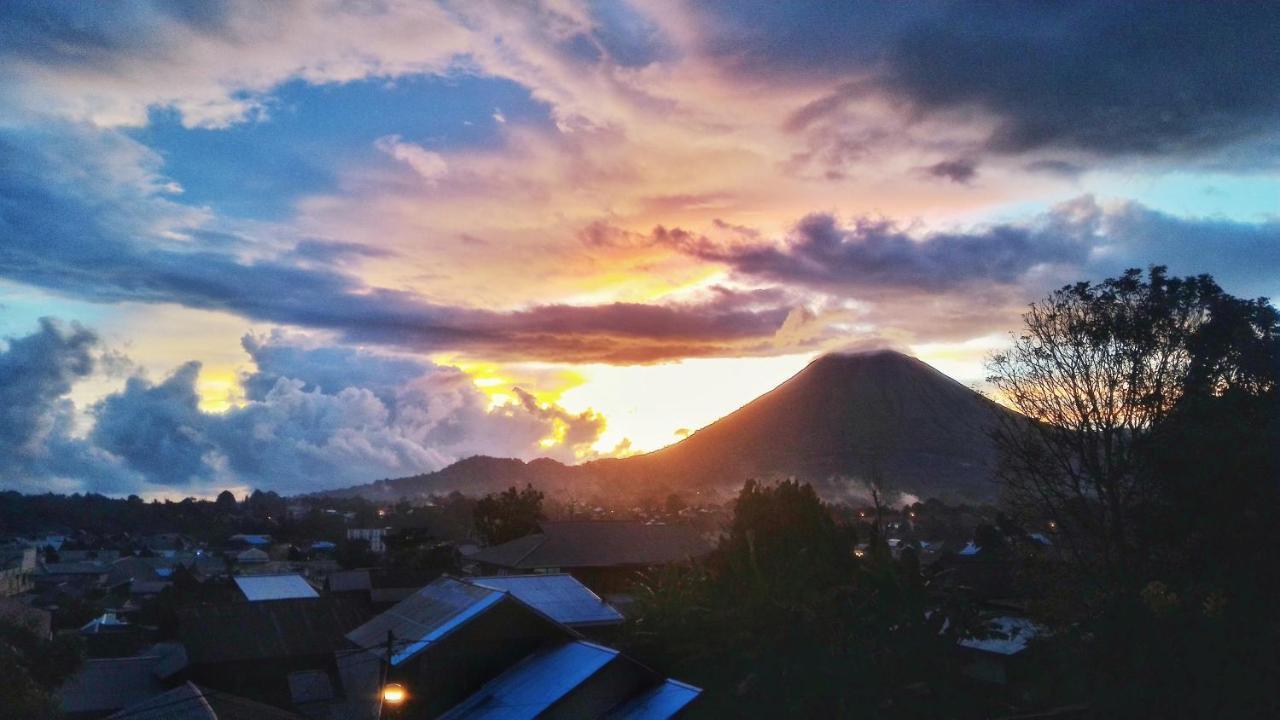 Tulip Inn Tomohon Kültér fotó